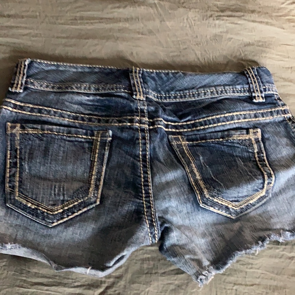 Shorts - Picture 3 of 3